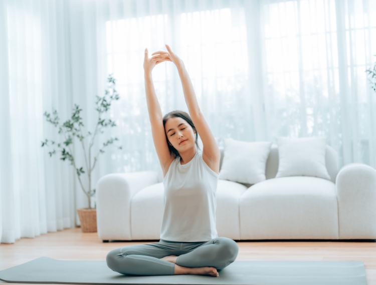 整体後にリラックスするママの写真