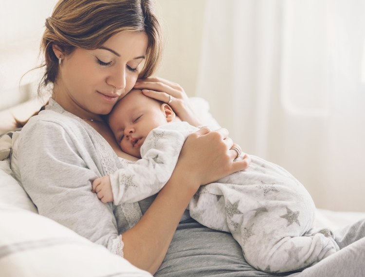 骨盤矯正を受けるママのイメージ画像